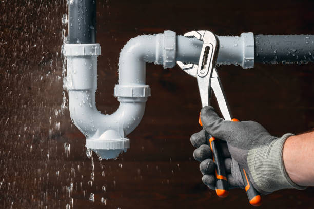 Professional Emergency Plumber technician working in Monon, IN